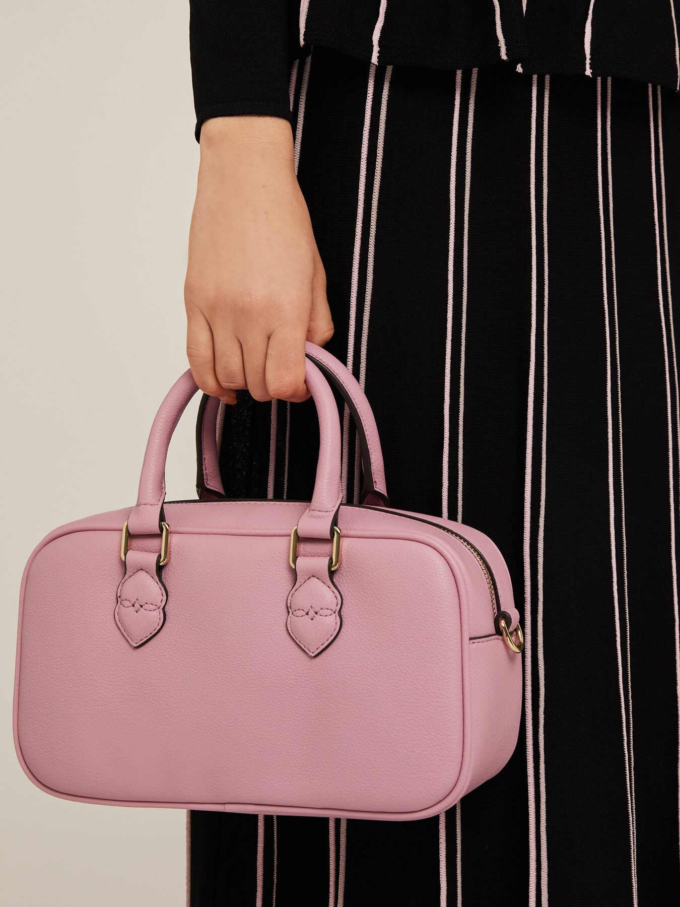 Bolso ba&uacute;l con asas image number 3