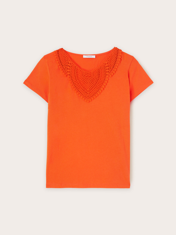 T-shirt with crochet embroidery