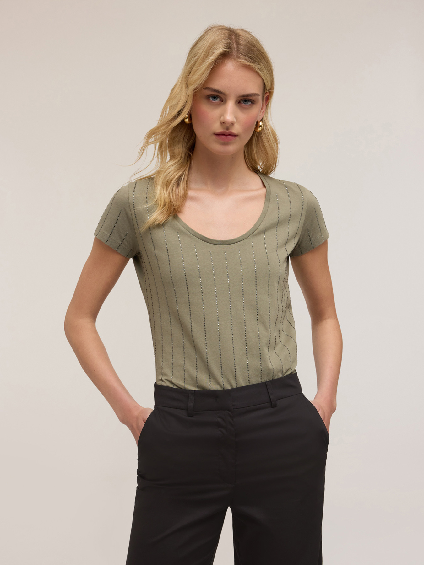 Camiseta de algod&oacute;n con rayas de pedrer&iacute;a image number 2