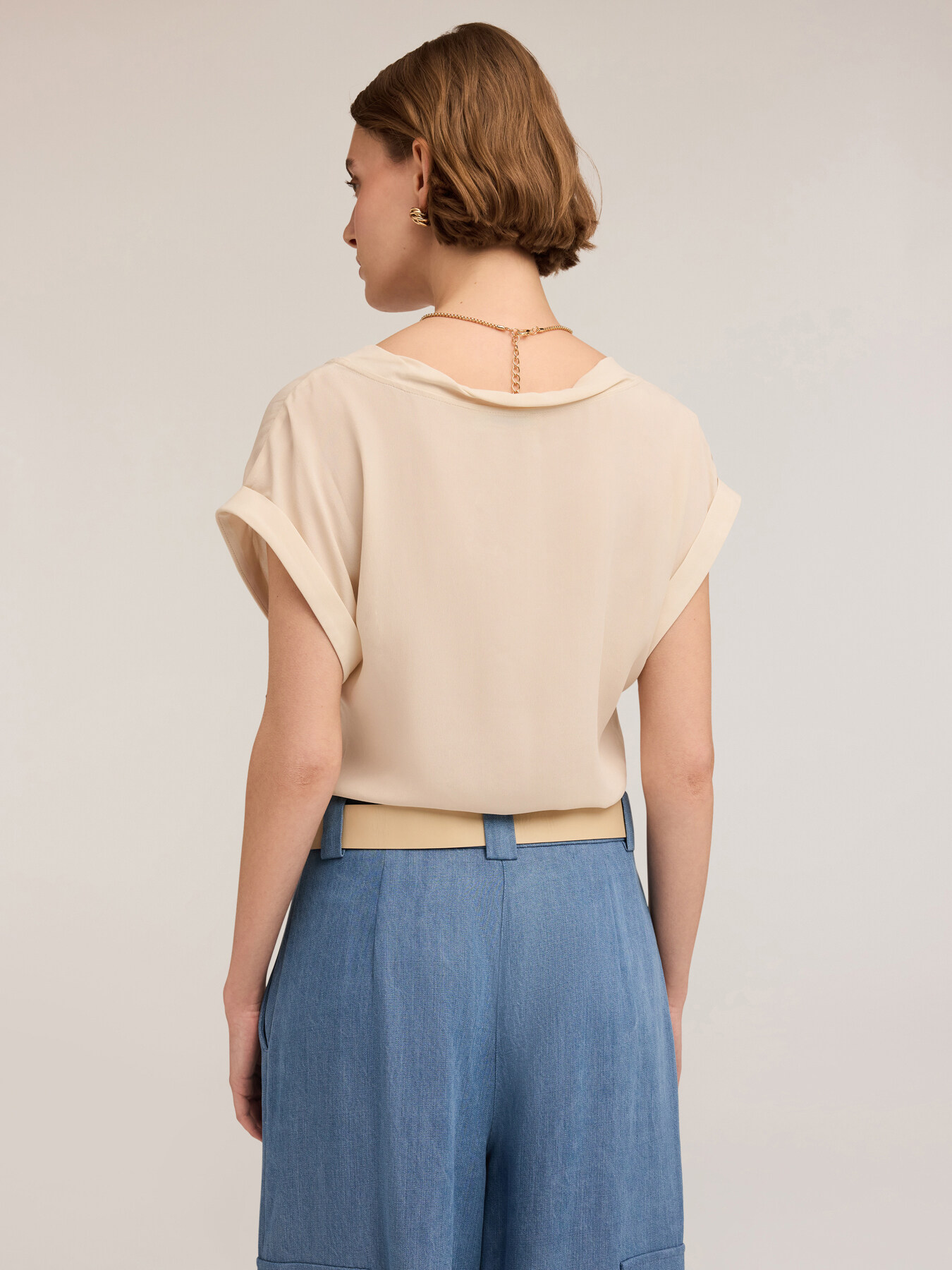 Blusa con borde retorcido image number 1