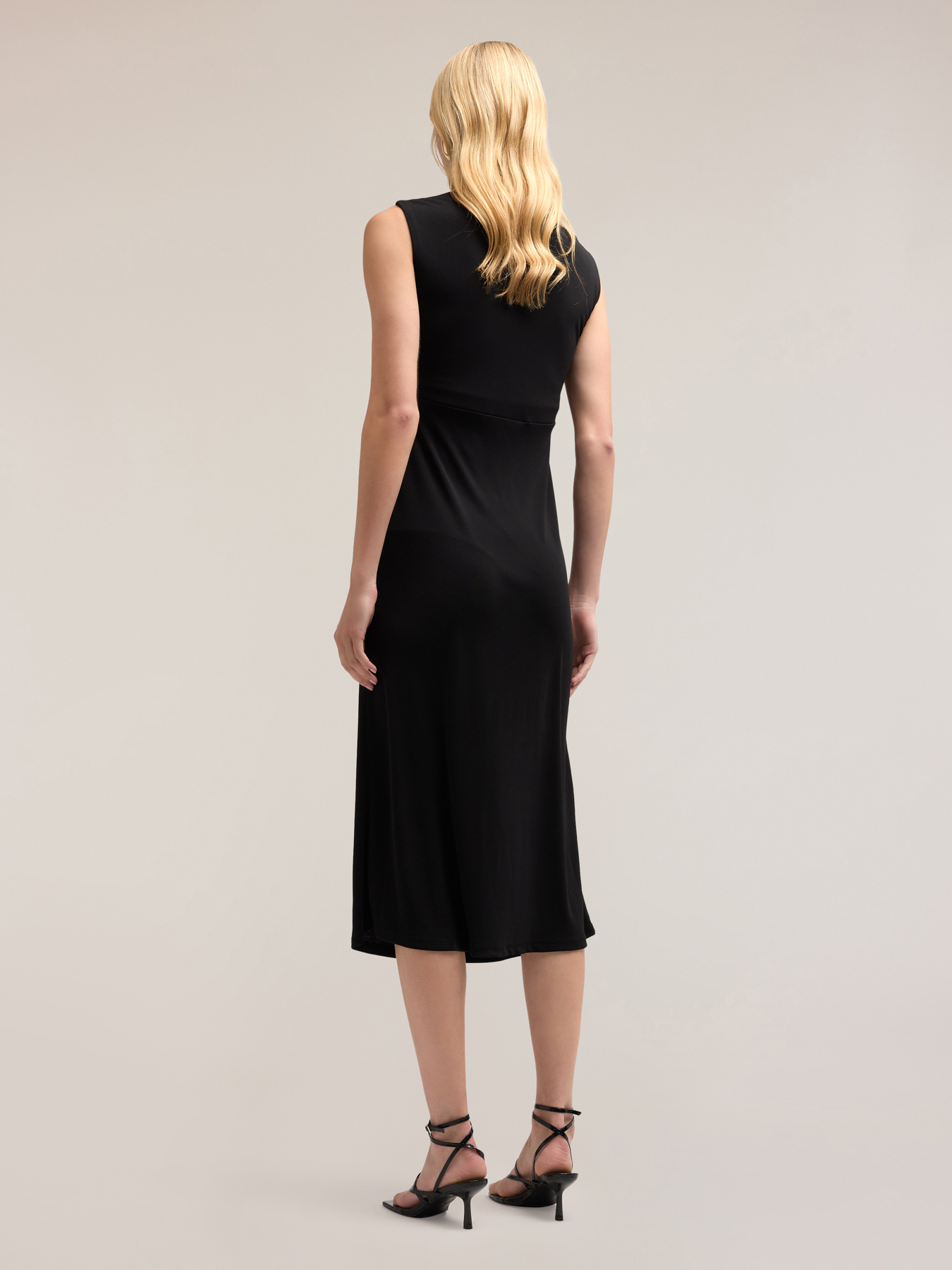 Vestido con nudo en tejido de punto image number 1