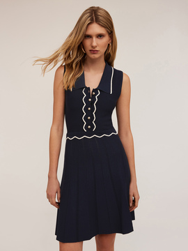 Robe courte en maille avec bordures de couleur contrastante