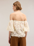 Blusa con hombros descubiertos de encaje elaborado image number 1