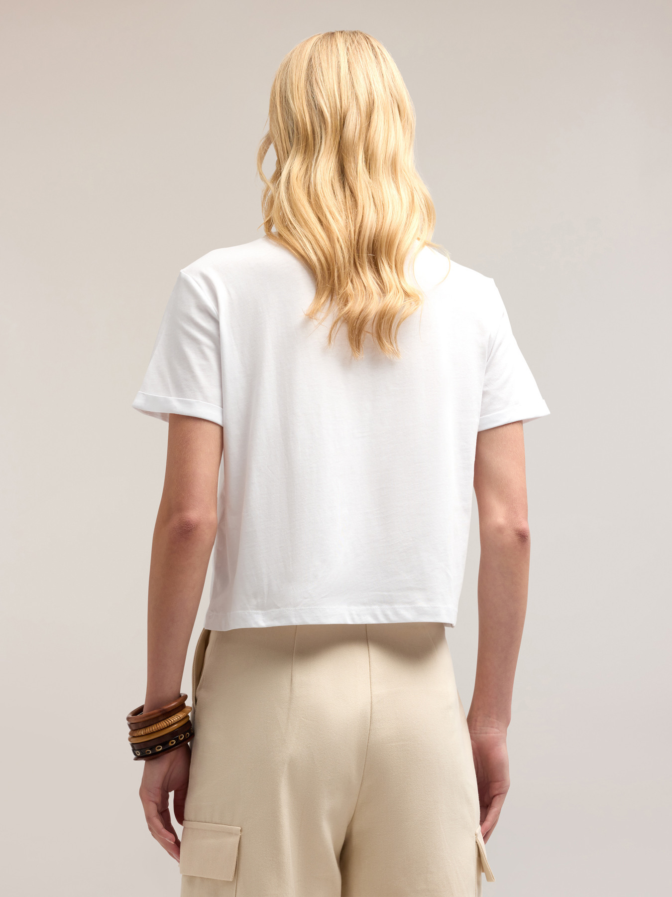 Camiseta boxy con texto bordado image number 1