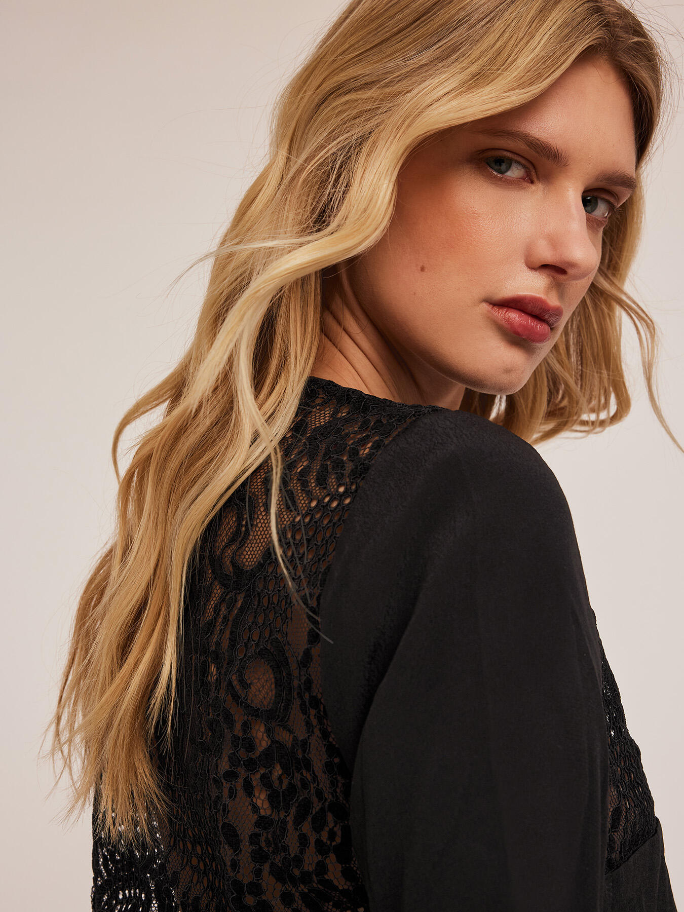 Macram&eacute; lace T-shirt image number 2