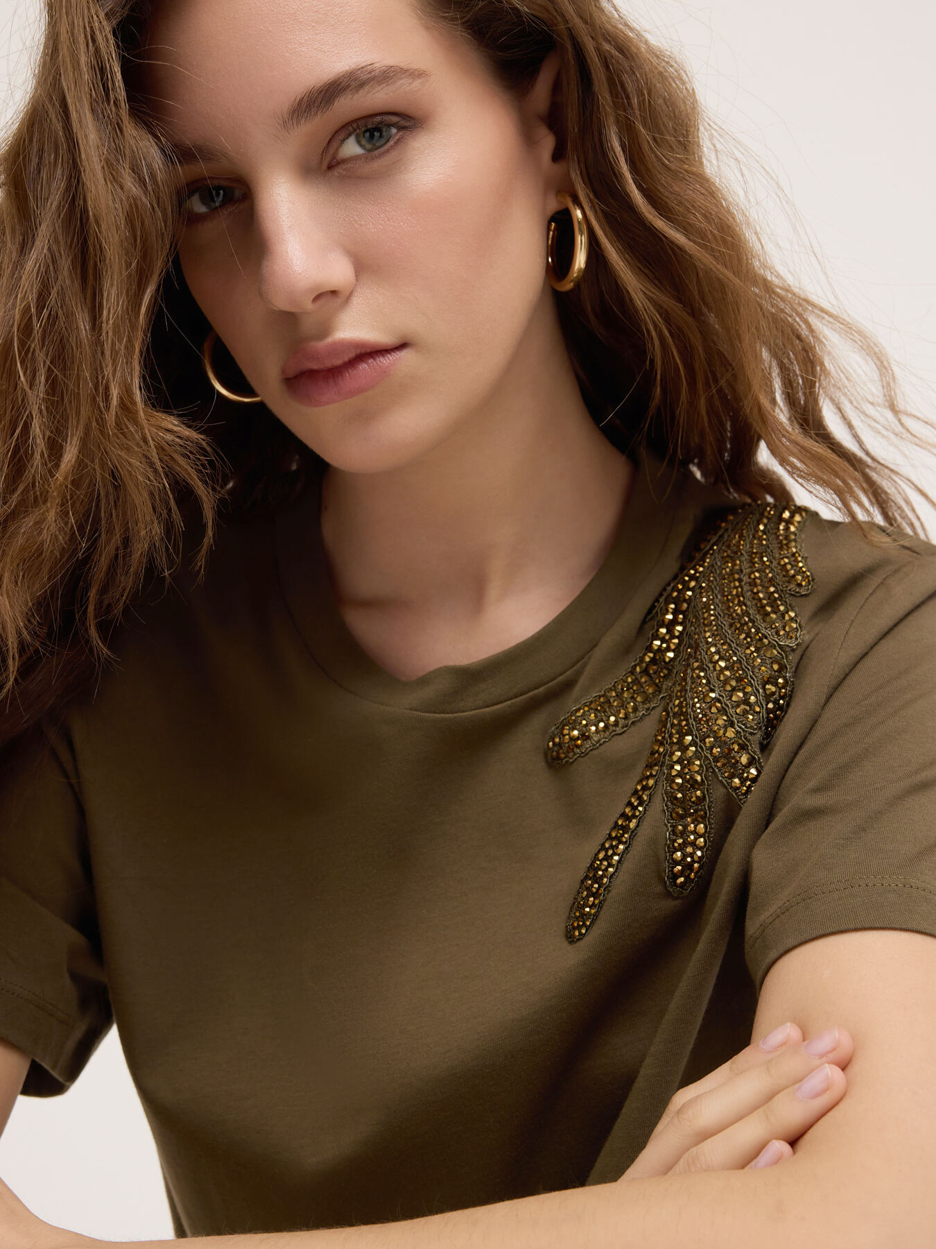 T-shirt con patch ricamato image number 3