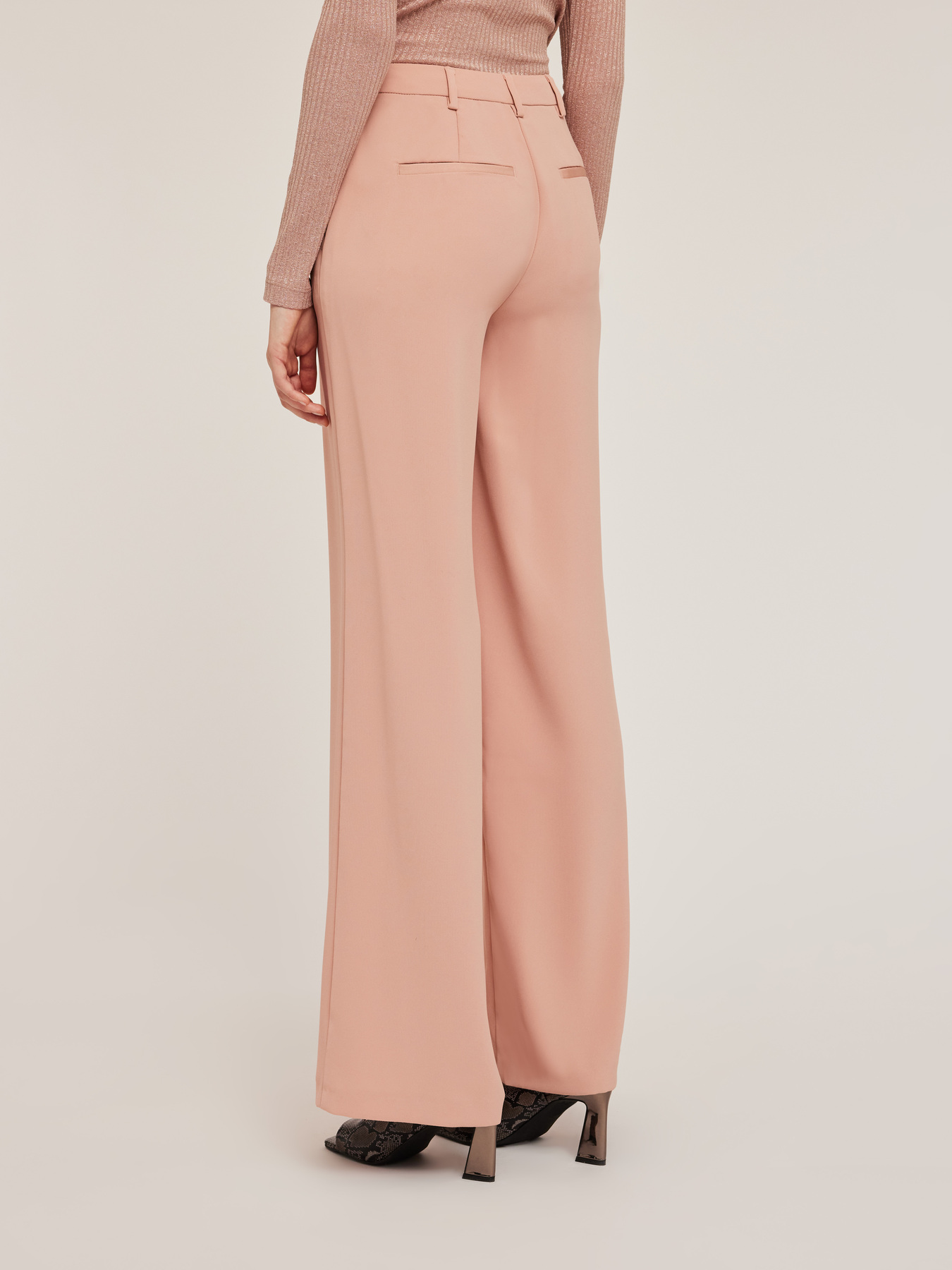 Pantaloni palazzo in envers satin image number 1