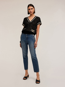 Jeans with button feature and metal chain