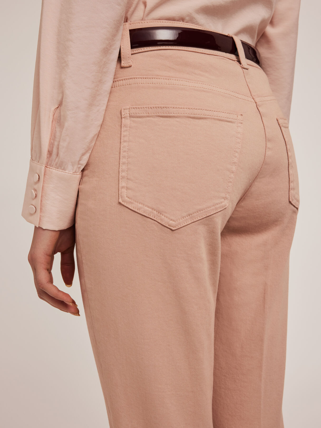 Pantalones modelo Carrot de drill Rianne image number 3