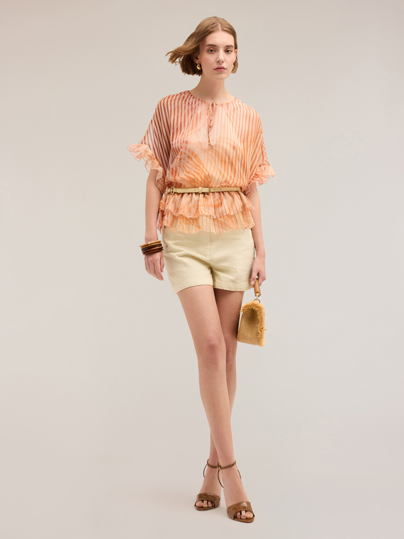 Blusa estampada con volante