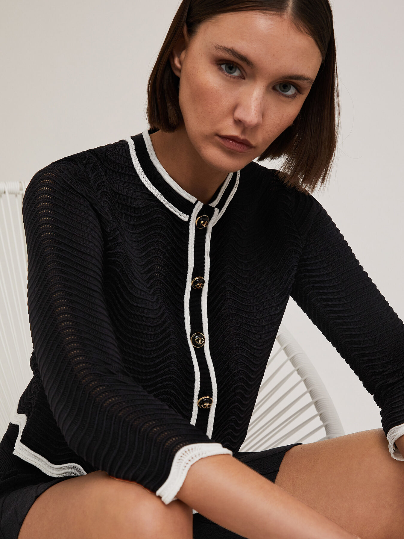 Wavy stitch knit cardigan image number 3