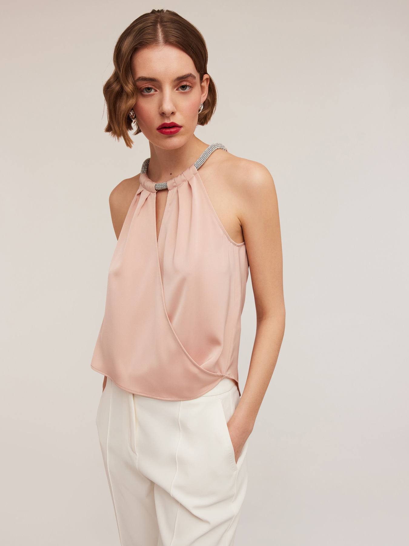 Top aus Satin mit Halsketten-Detail image number 0