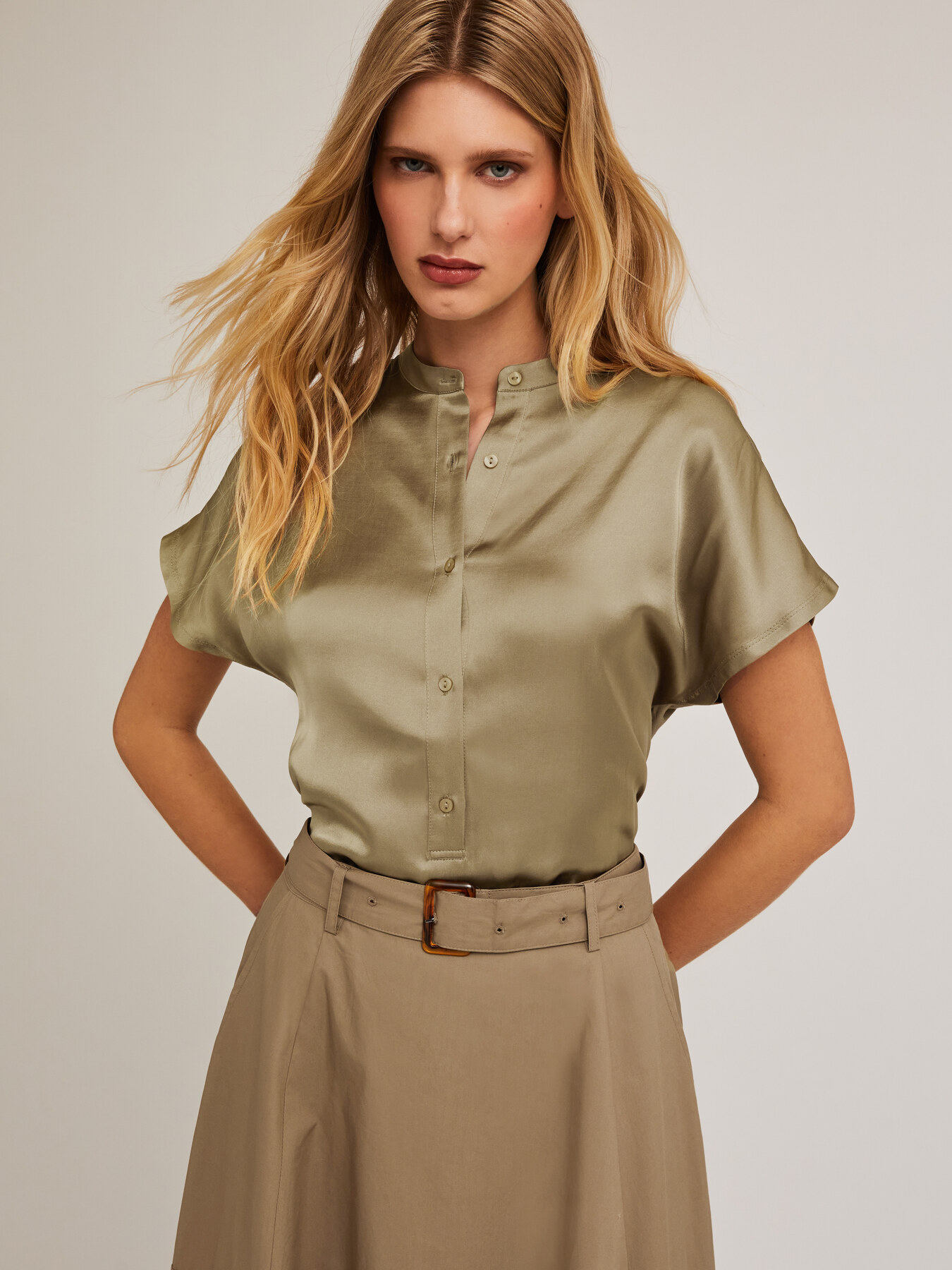 Blusa bimaterica con colletto alla coreana image number 0