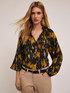 Blusa estampada de crep&eacute; image number 2