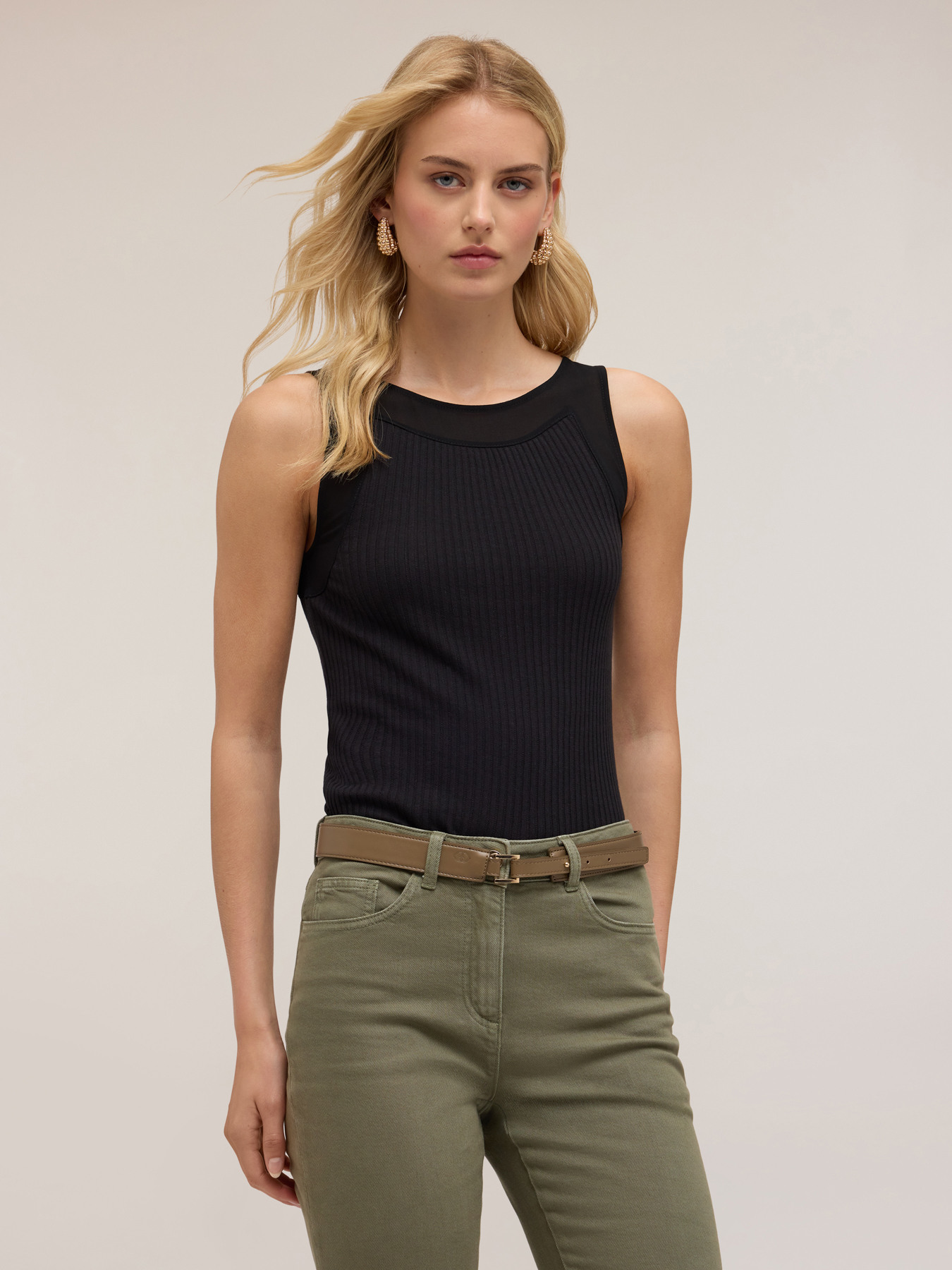 Top con bordes de georgette image number 2