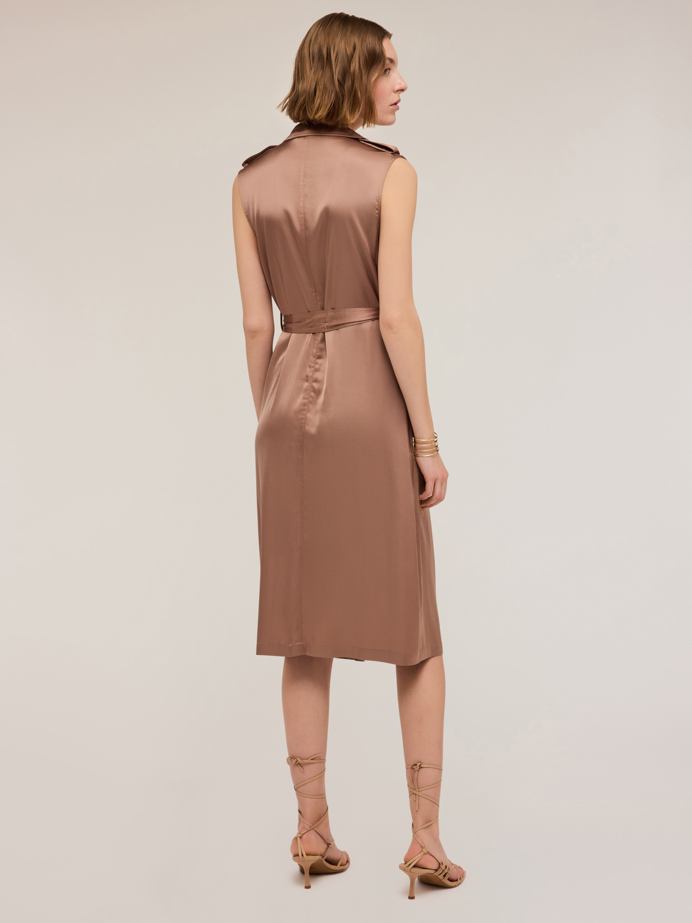 Zweireihiges Kleid aus gl&auml;nzendem Satin image number 1