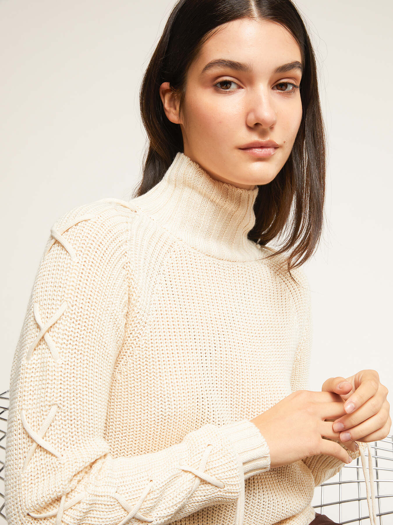 Rollkragenpullover mit Flechtwerk auf den &Auml;rmeln image number 2