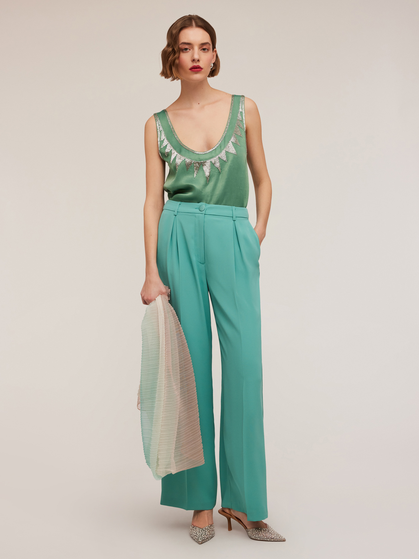 Top ricamato in raso di viscosa image number 4