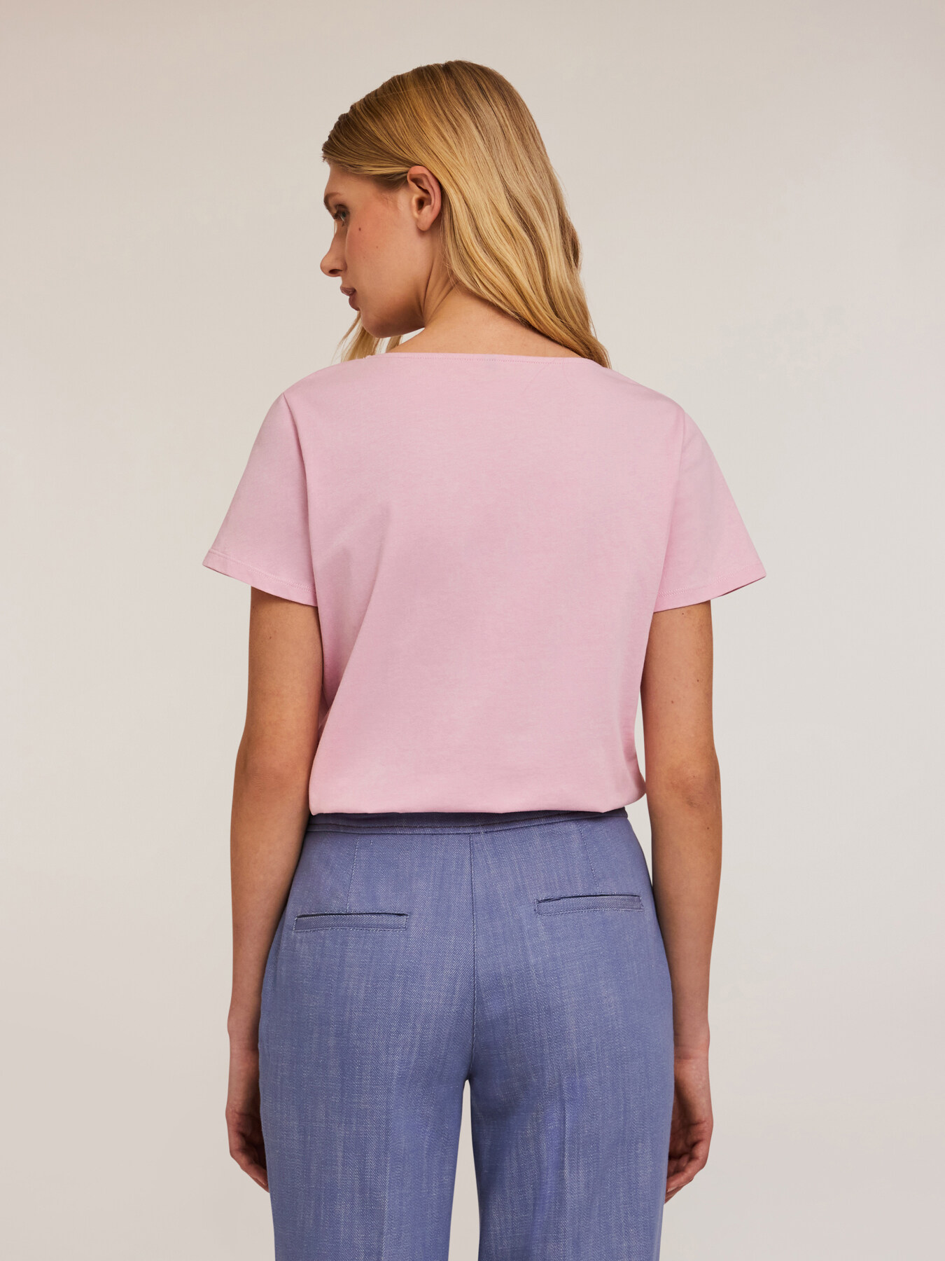 Camiseta con escote bordado image number 1