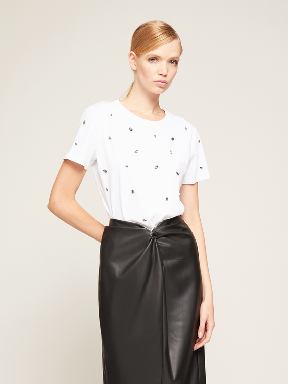 Camiseta con piedras
