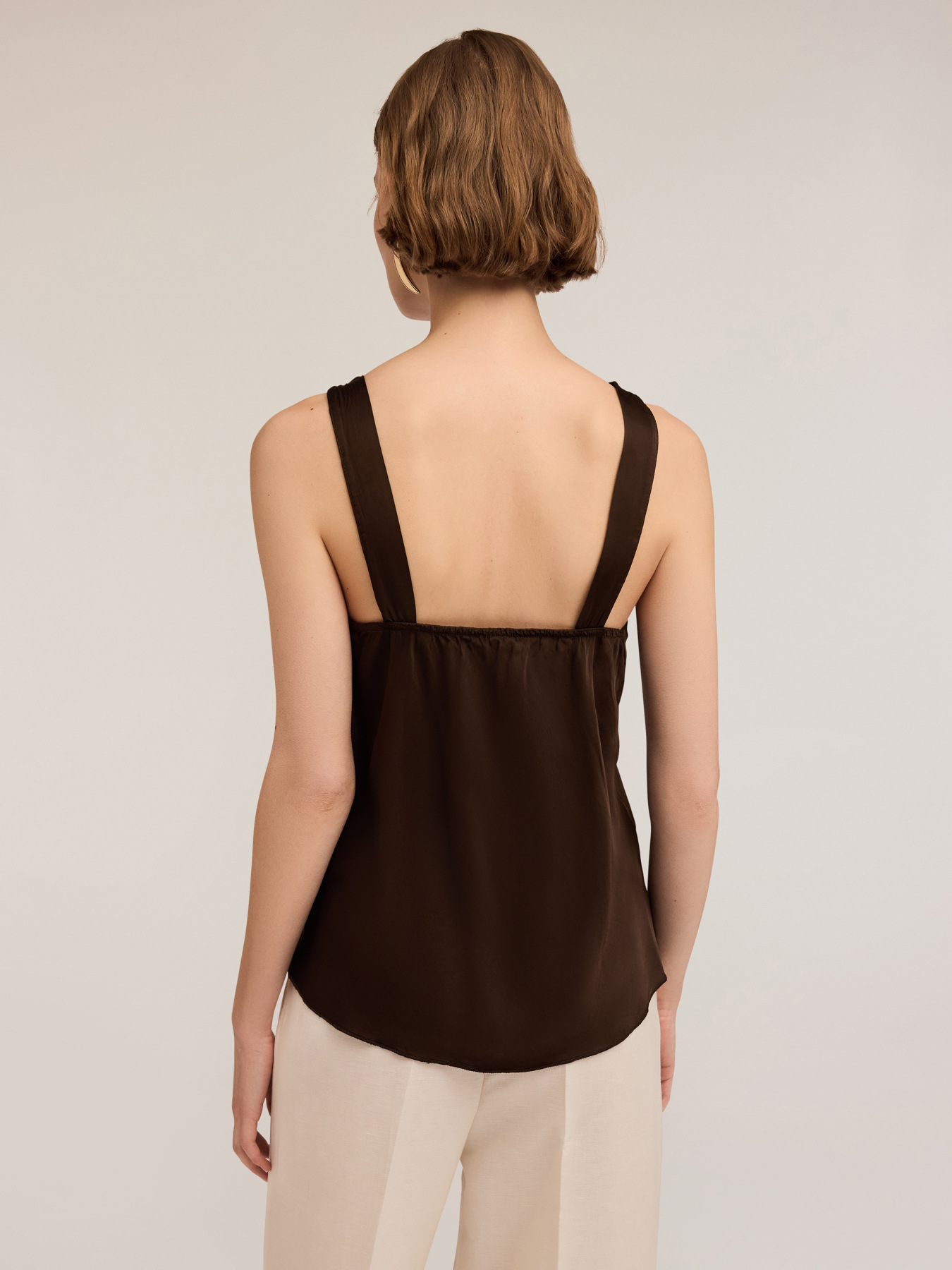 Top de raso con escote suave image number 1