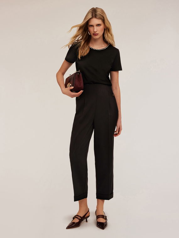 Pantaloni carrot con risvolto