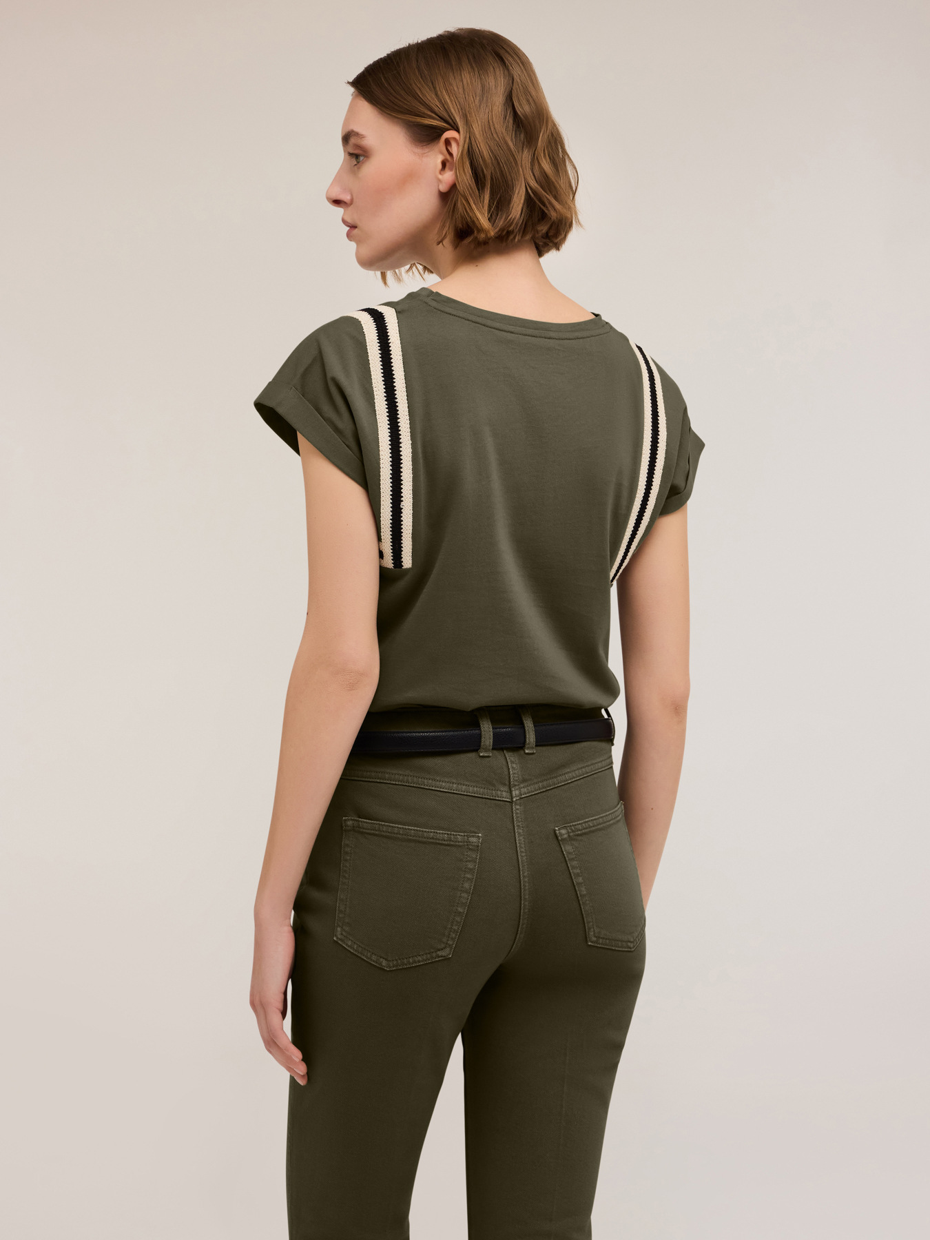 Camiseta con pasamaner&iacute;a de crochet image number 1