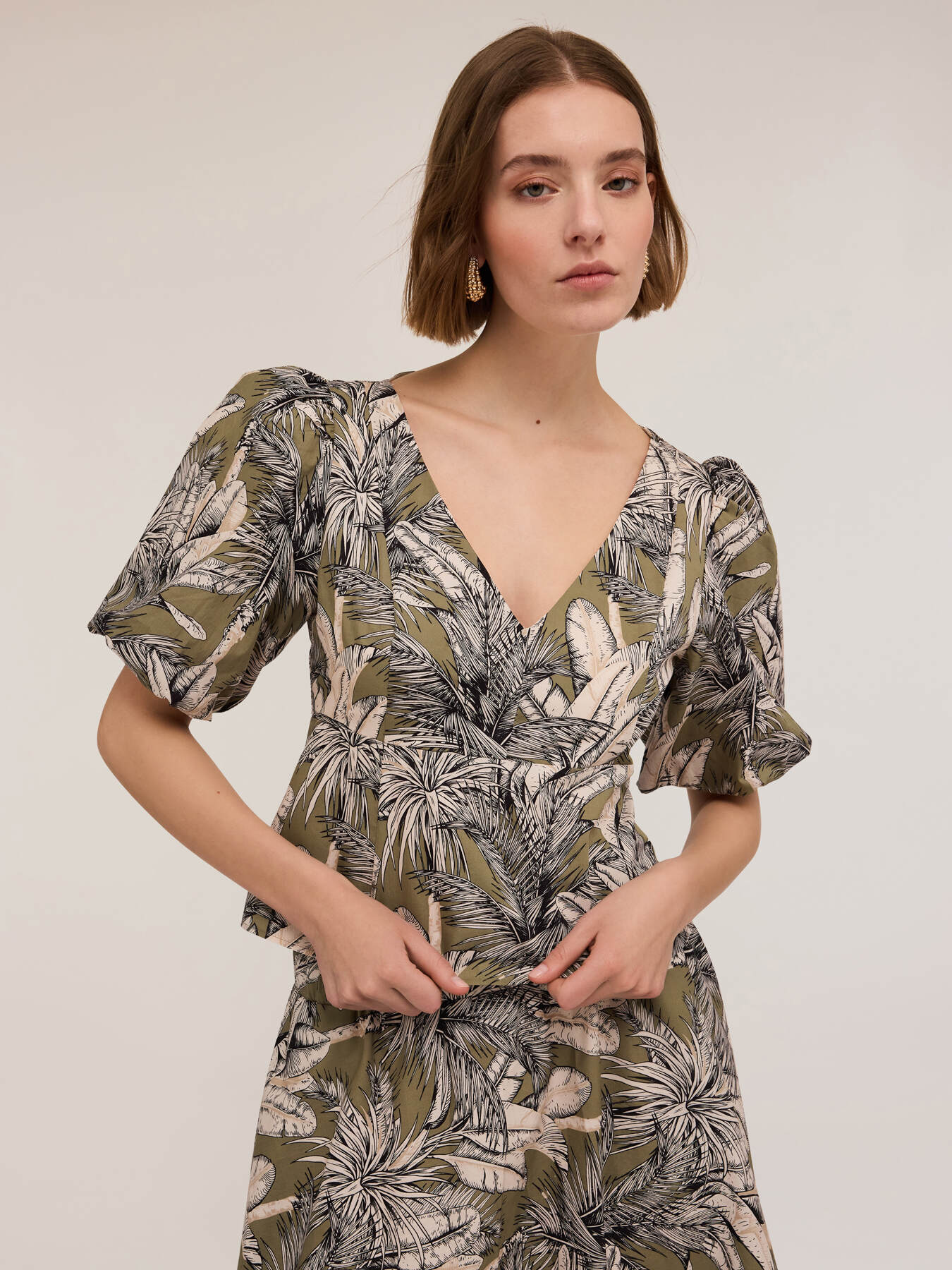 Top p&eacute;plum &agrave; manches courtes motif jungle image number 3