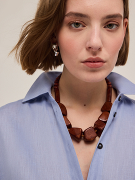 Choker with wooden beads