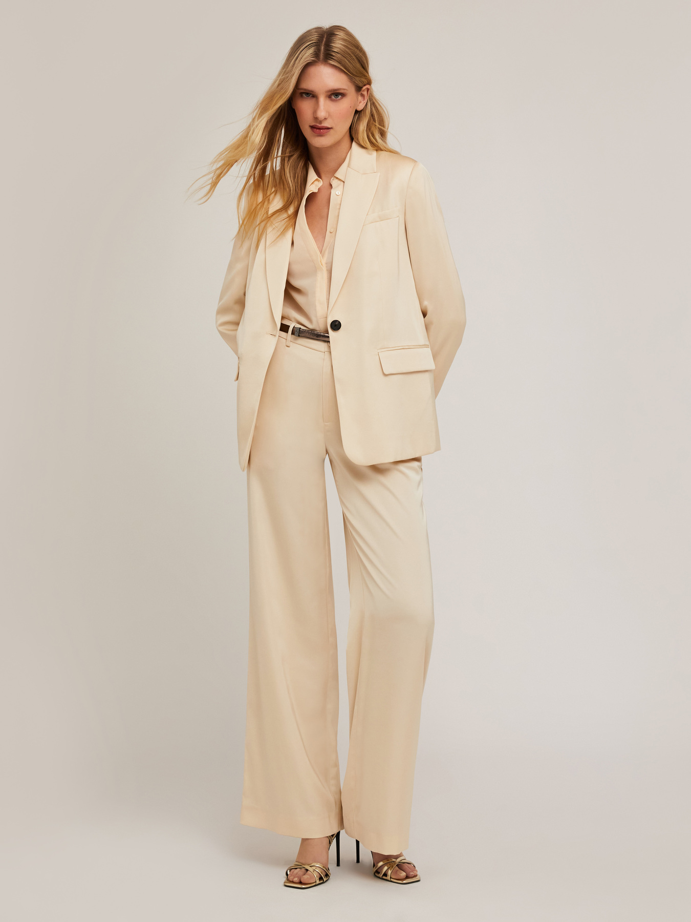 Satin single-breasted blazer image number 3