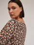 Bluse mit gepunktetem Devor&eacute;-Druck image number 2