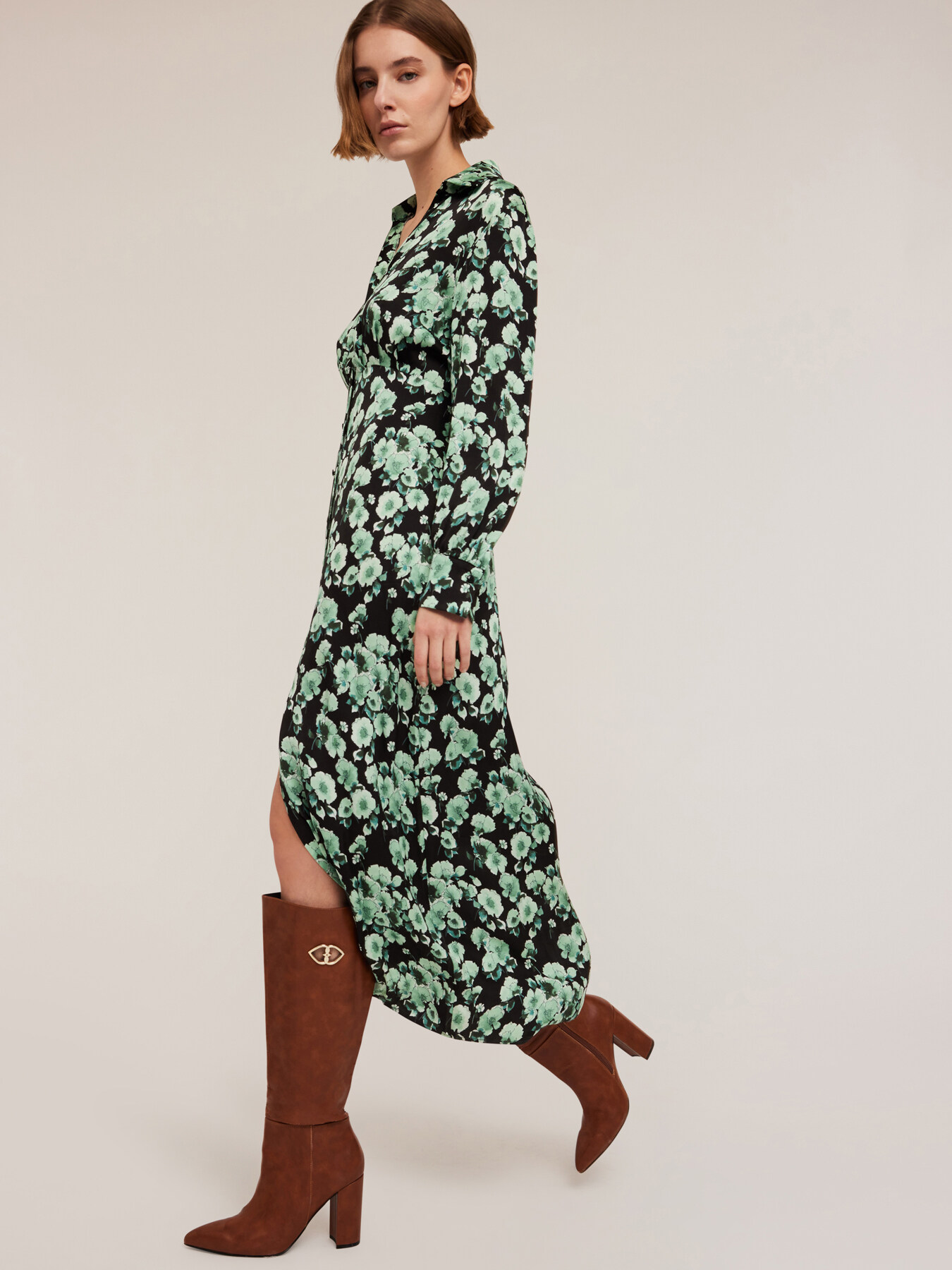 Robe chemisier en satin motif &agrave; fleurs image number 3