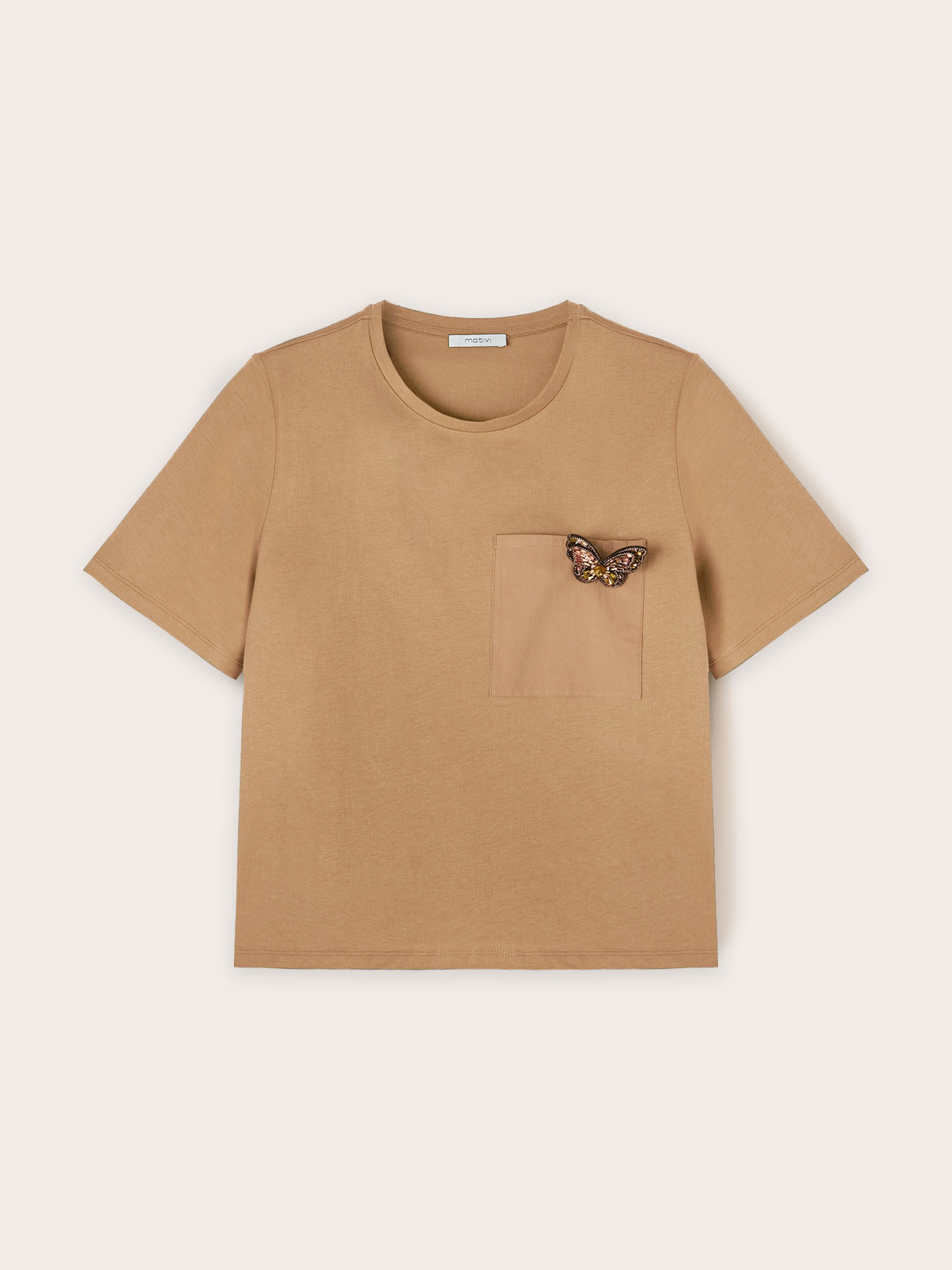 Camiseta con broche en forma de mariposa image number 4