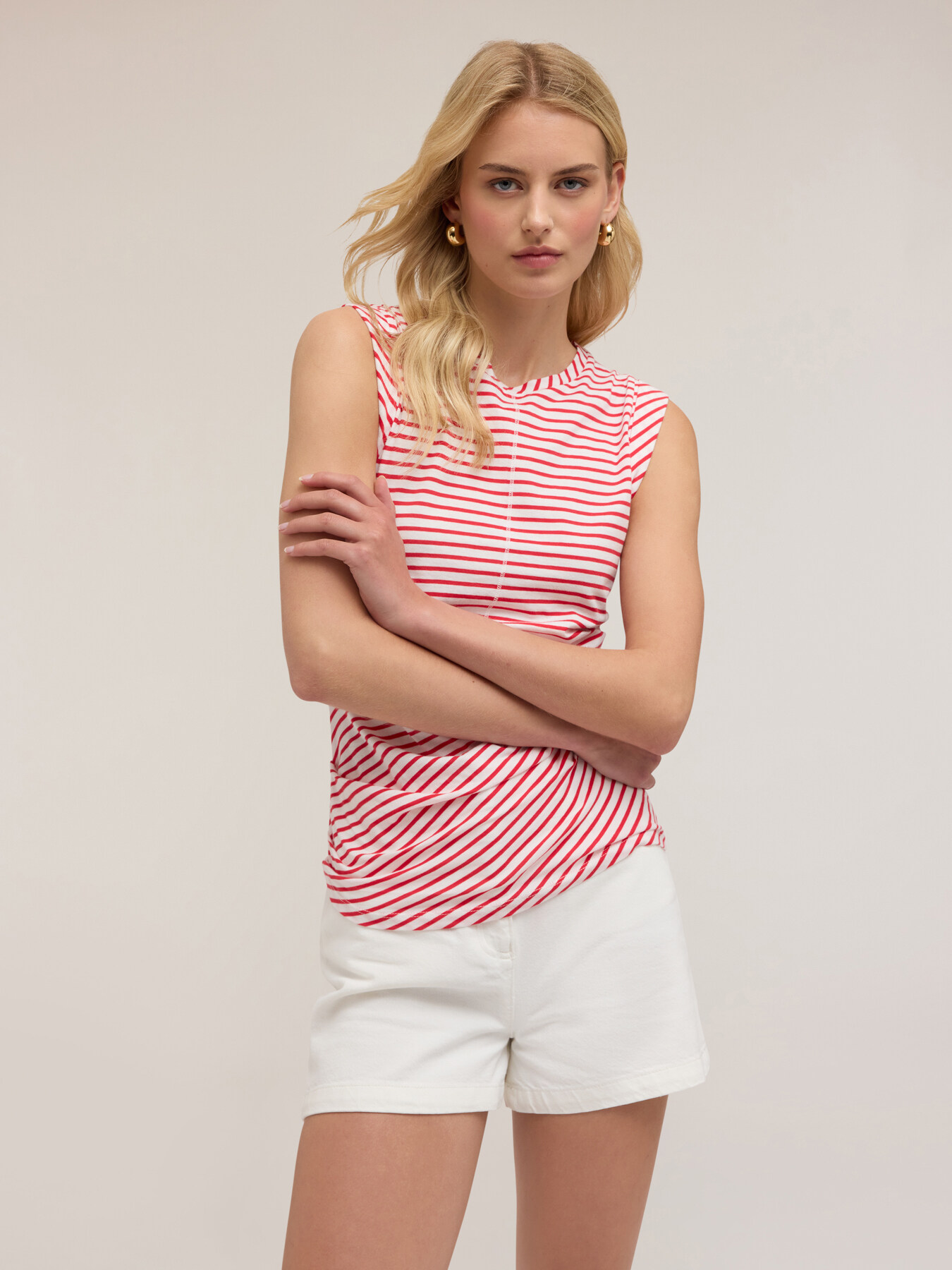 Sleeveless striped top with pleats image number 2