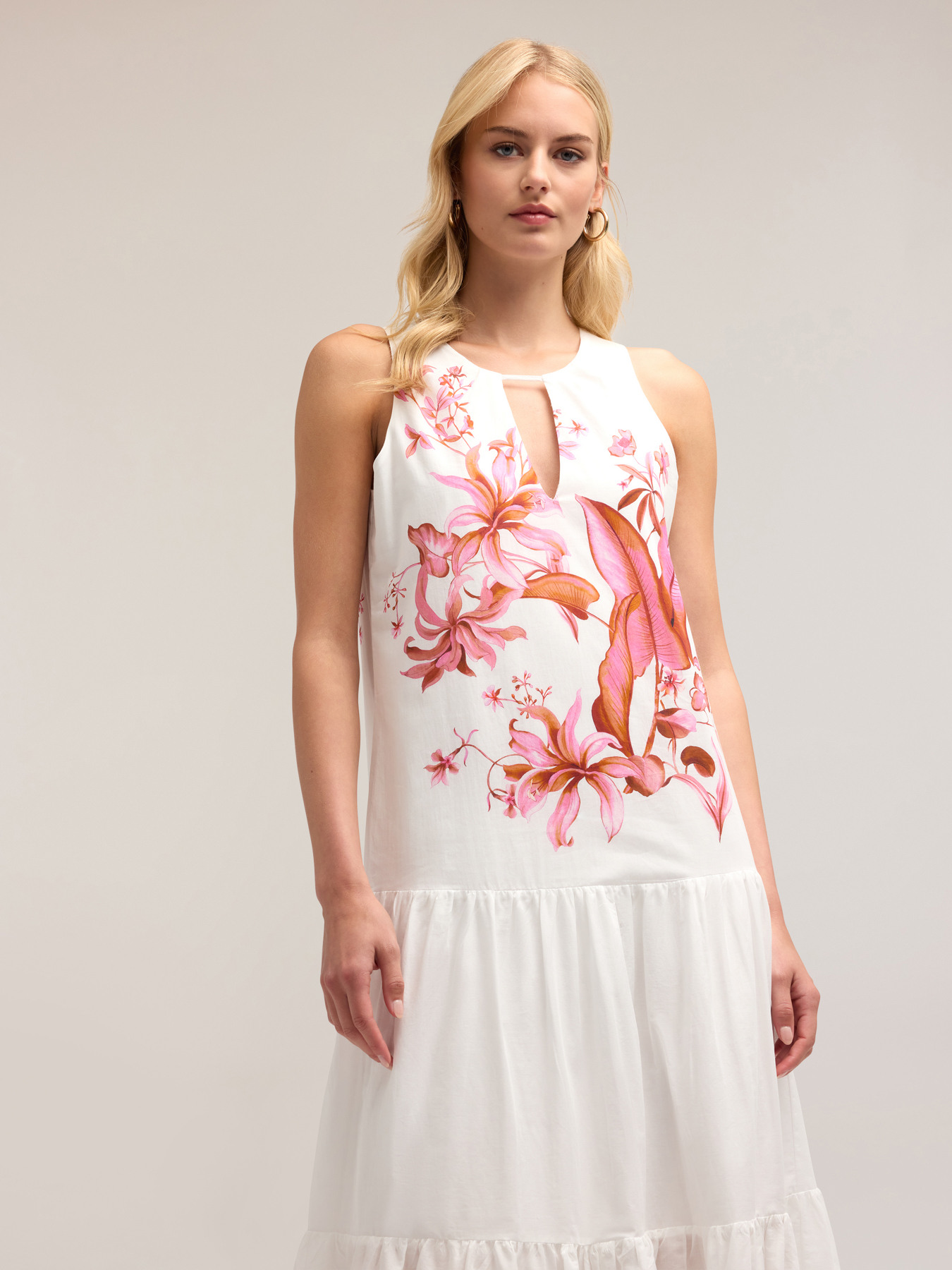 Tiered maxi dress with floral print image number 3