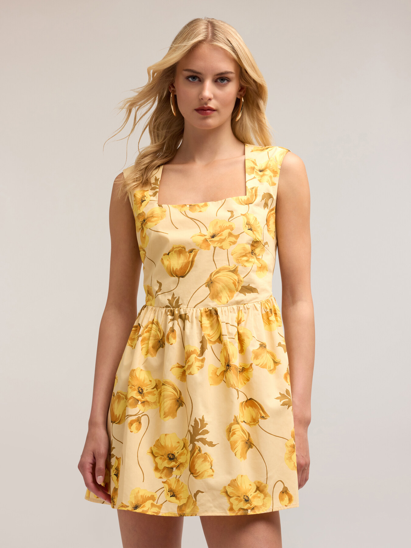 Mini dress in floral pattern poplin image number 2