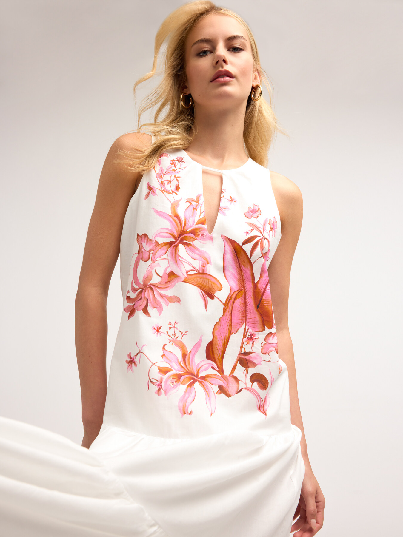 Tiered maxi dress with floral print image number 2