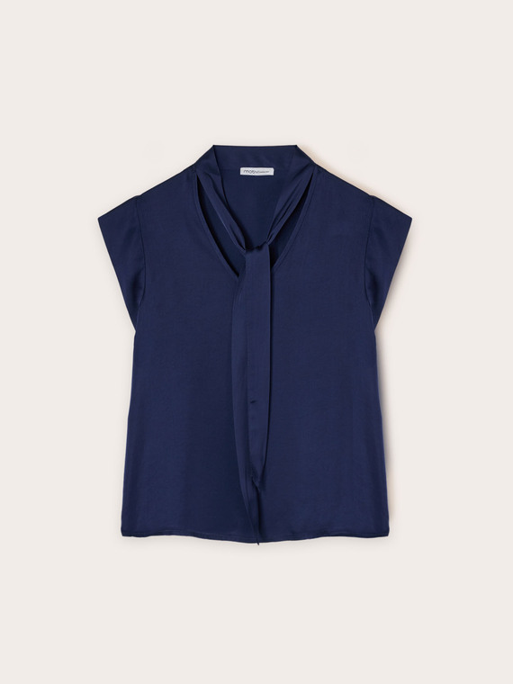 Blusa de sat&eacute;n con lazo
