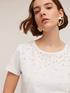 Camiseta con perlas bordadas image number 3