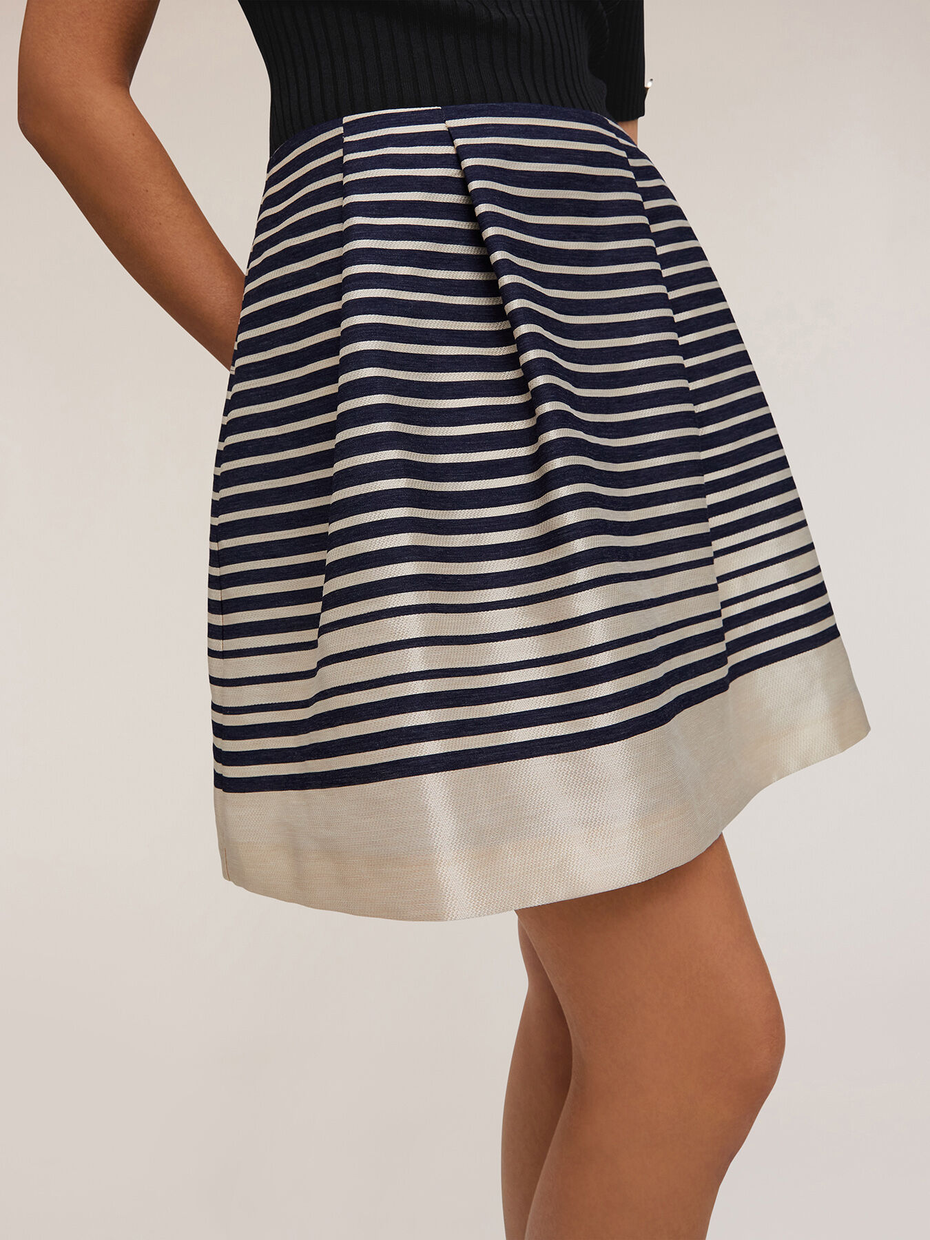 Striped pleated skirt image number 3