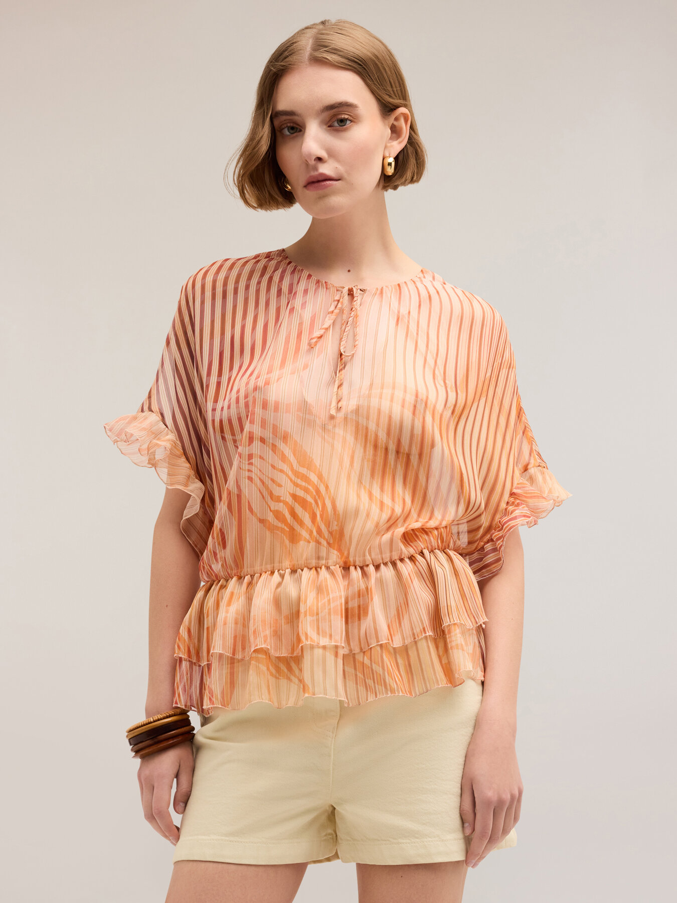 Blusa estampada con volante image number 3