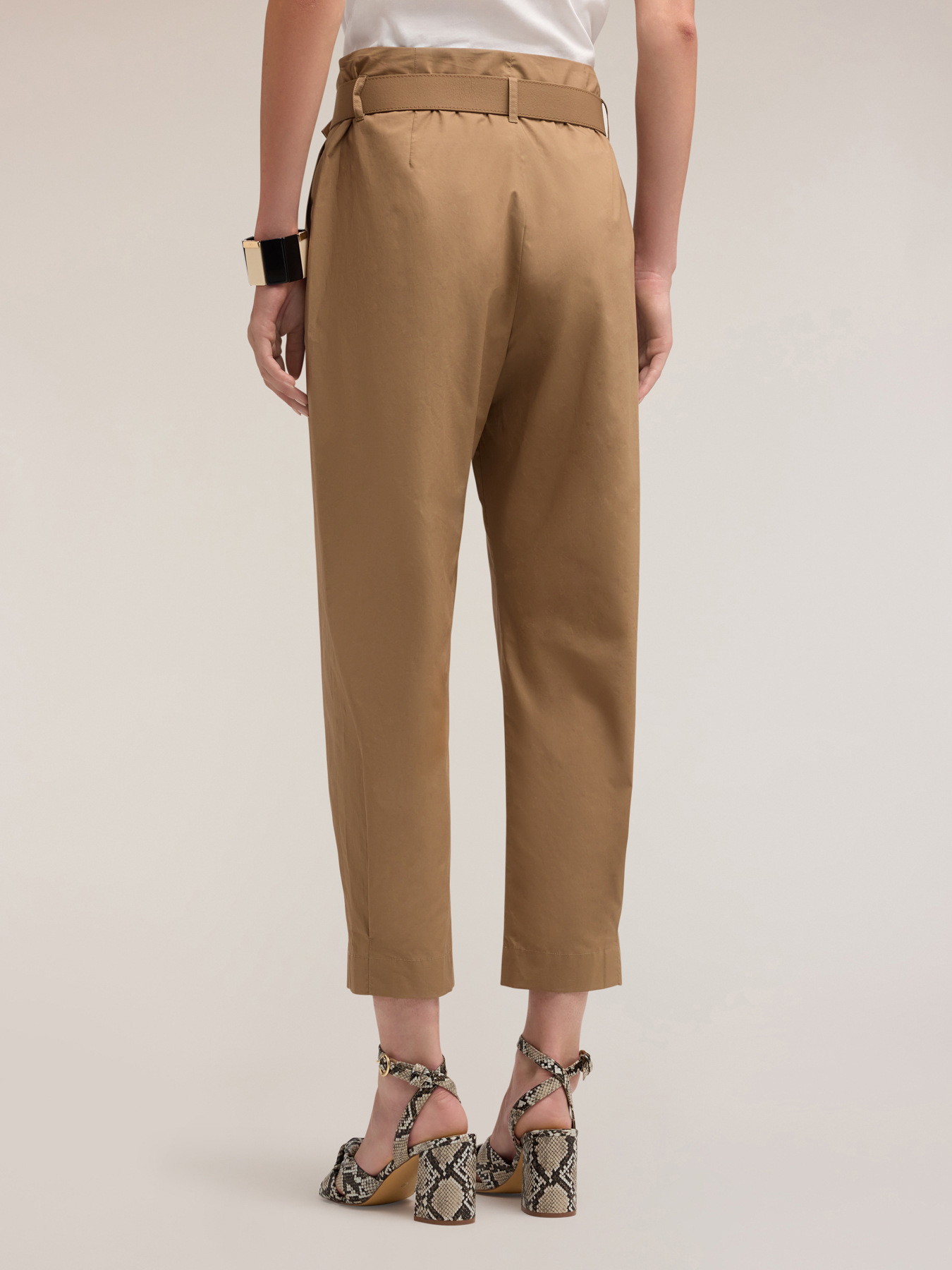 Pantalones chinos barrel leg image number 1