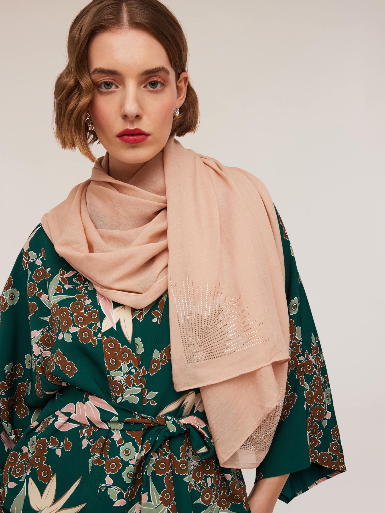 Stola aus einer Modalmischung mit Kristallen image number 0