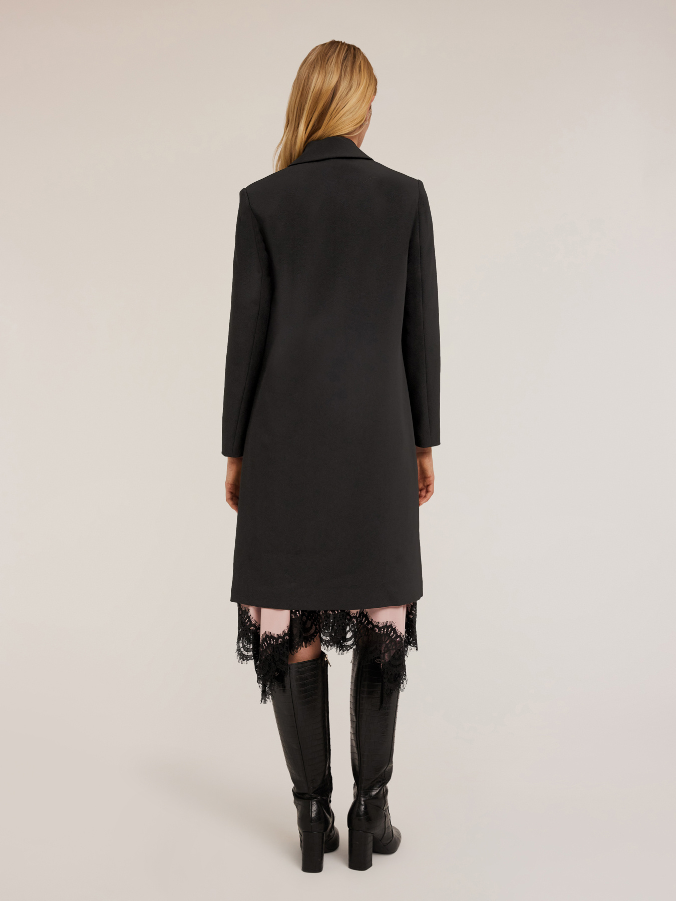 Abrigo de botonadura simple en tejido crep&eacute; image number 1