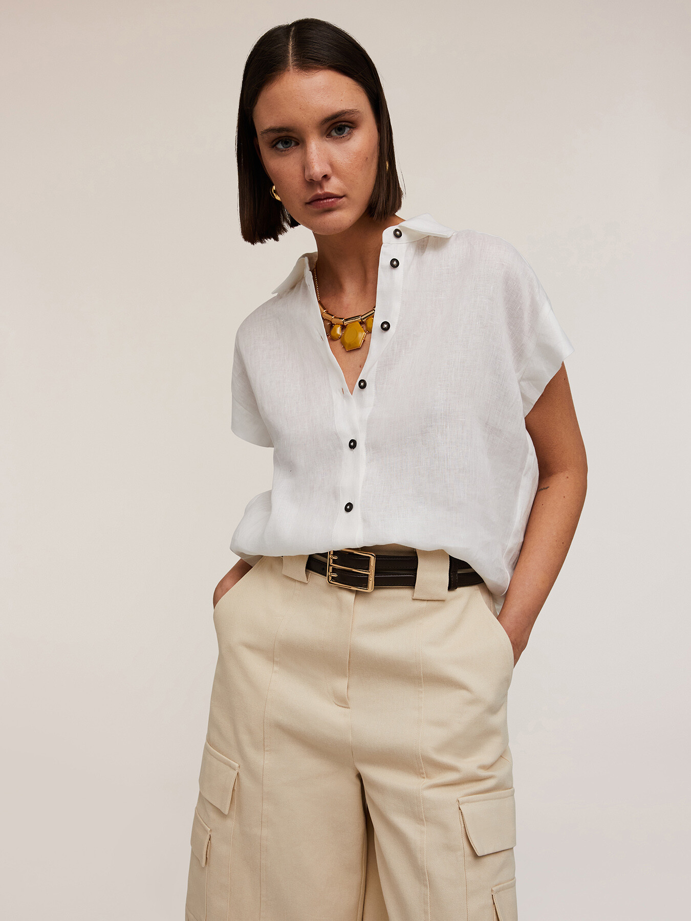 Short-sleeved linen shirt image number 2