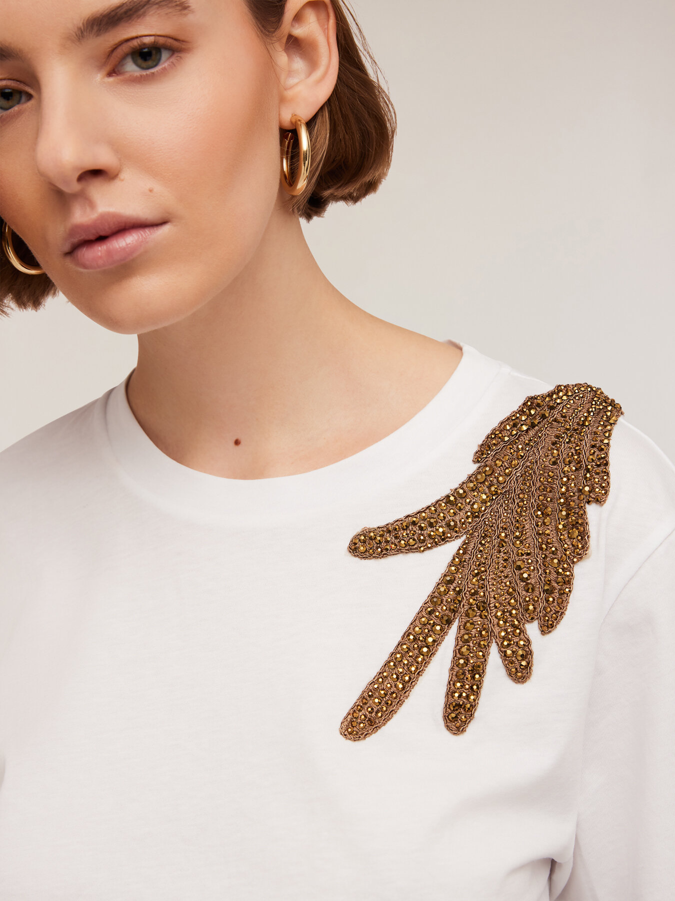 T-shirt con patch ricamato image number 2