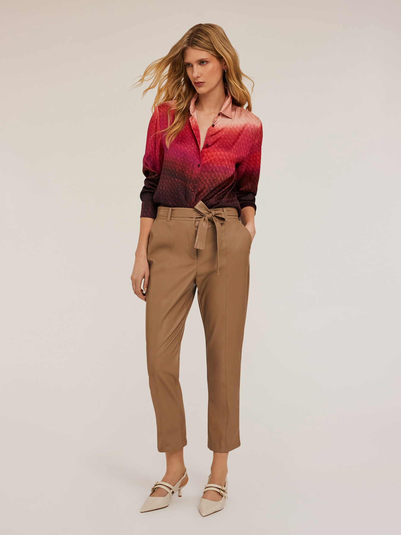 Pantaloni con cintura in tessuto spalmato image number 3