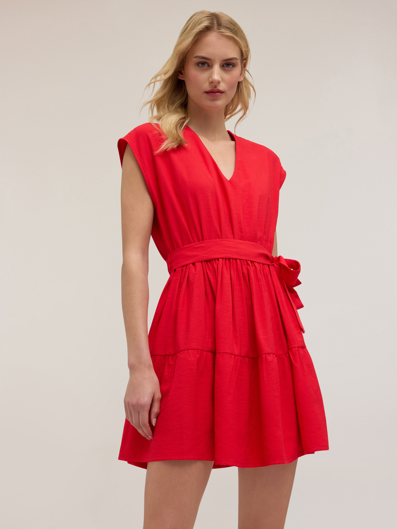 Kurzes Kleid mit Volant aus Jersey image number 0