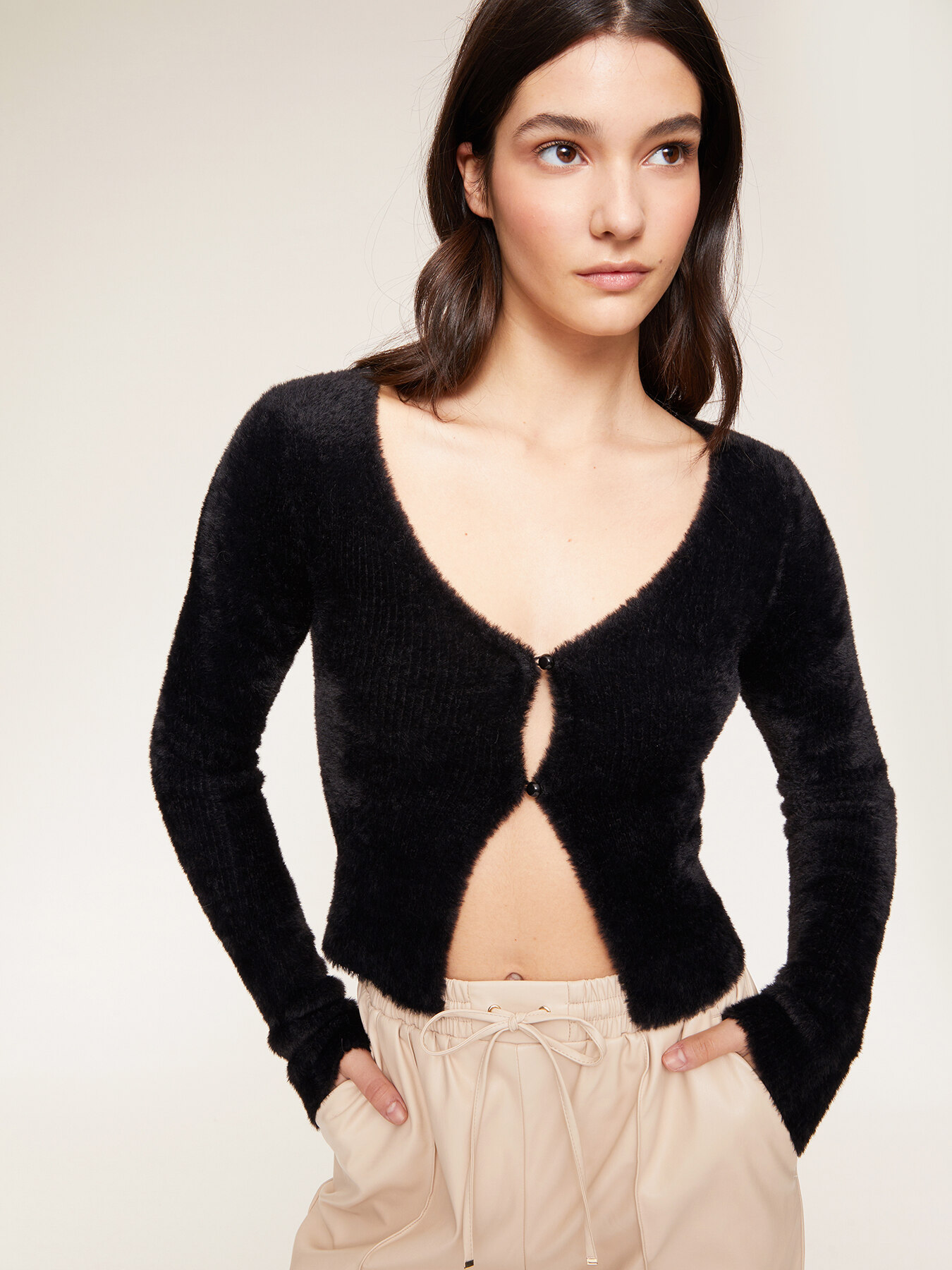 Kurzer Cardigan in Pelz-Optik image number 2