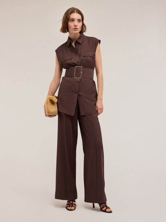 Camicia smanicata con cintura
